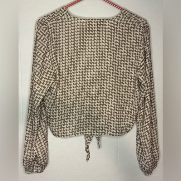 Pink Rose tan/wht tie top wrap blouse - Picture 8 of 8